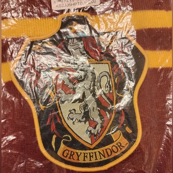 🆕 Harry Potter Gryffindor Patch Knit Scarf, Muticolor, One Size, Muticolor - Picture 8 of 10